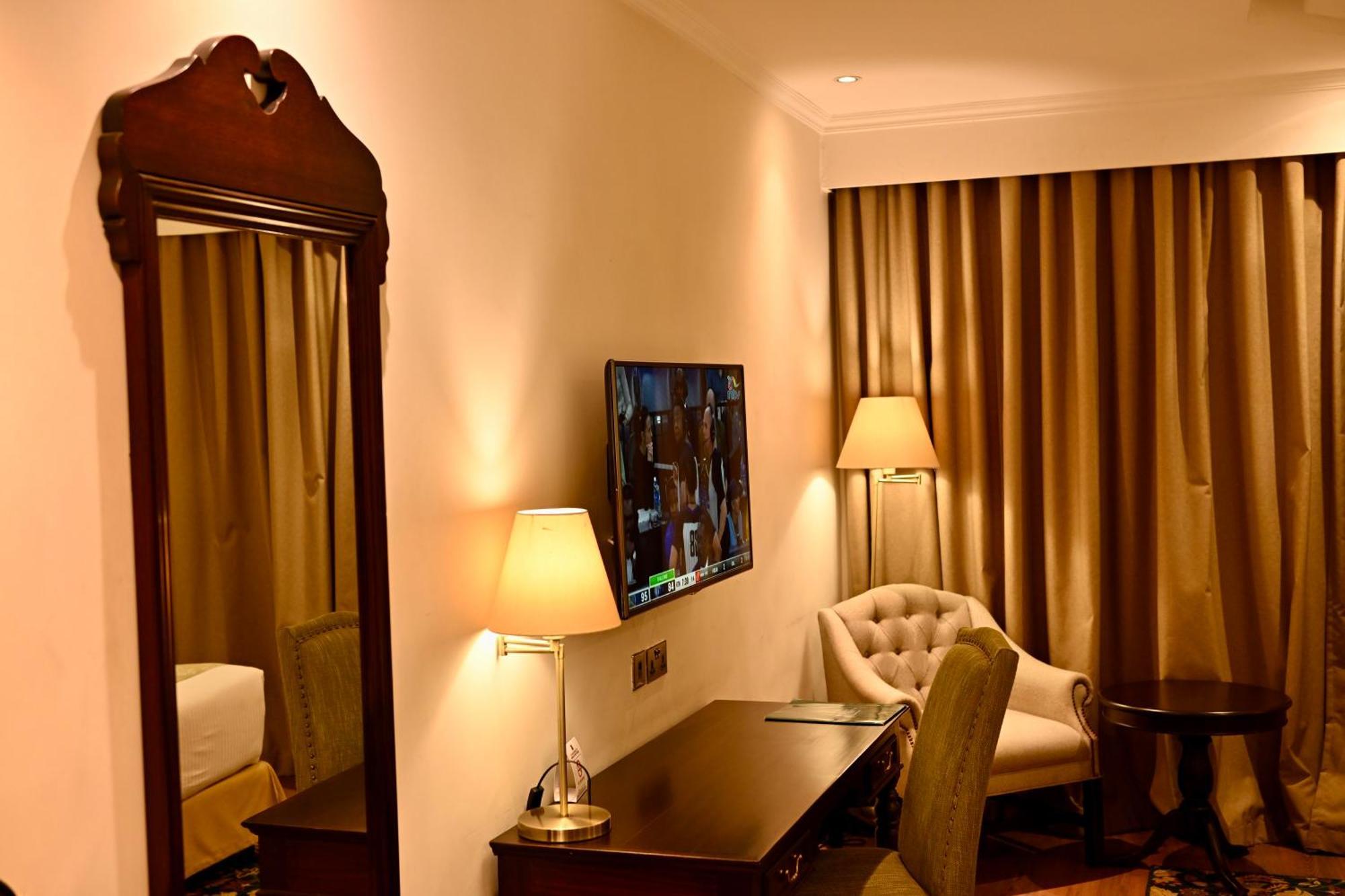 Midland Hotel Nakuru Exteriör bild
